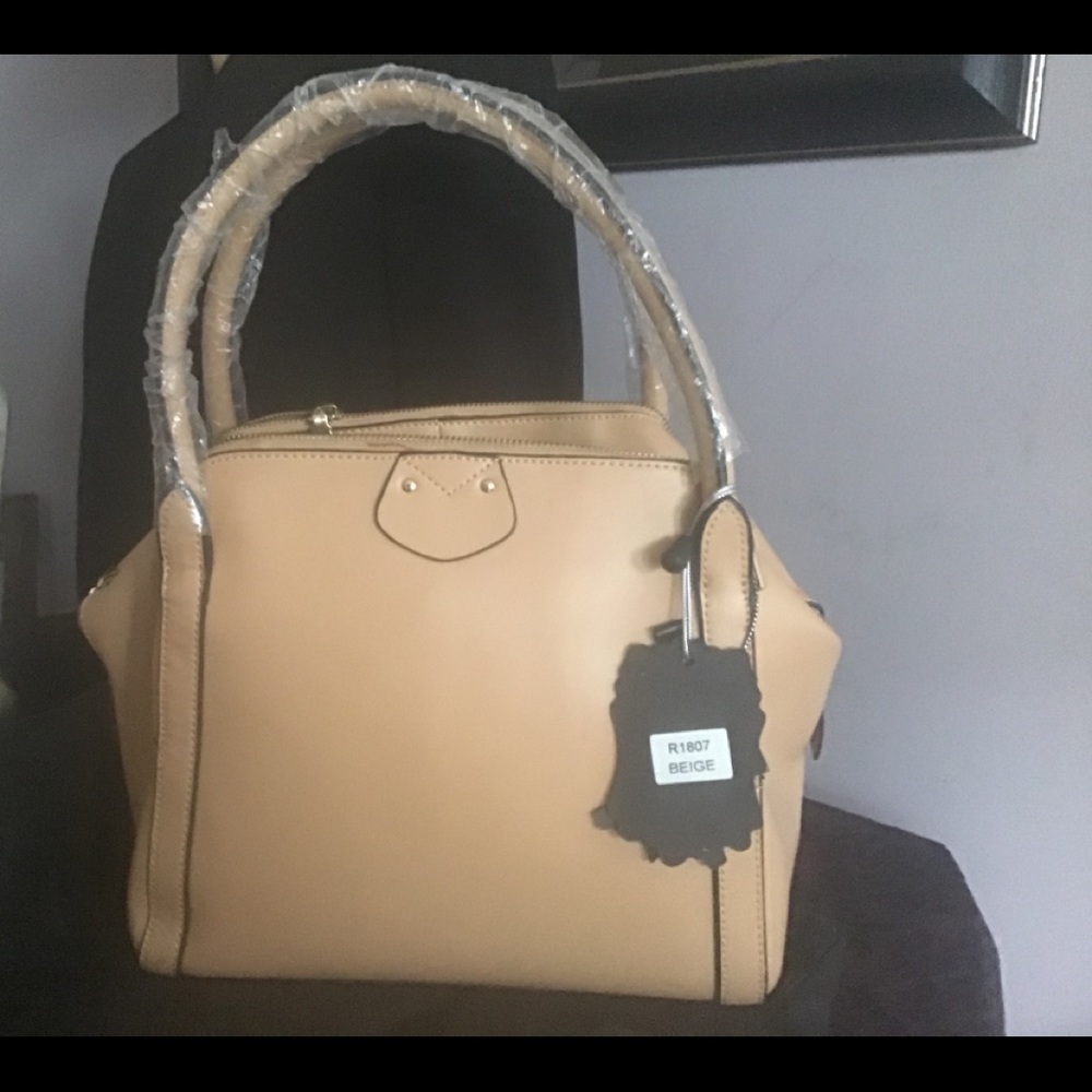 TAN LEATHER HANDBAG by ANA LUBIN